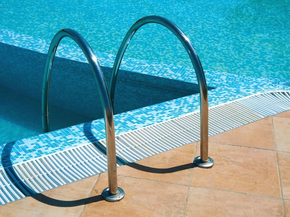 swimming pool spa