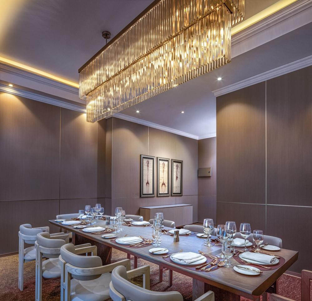 restaurant cafeteria