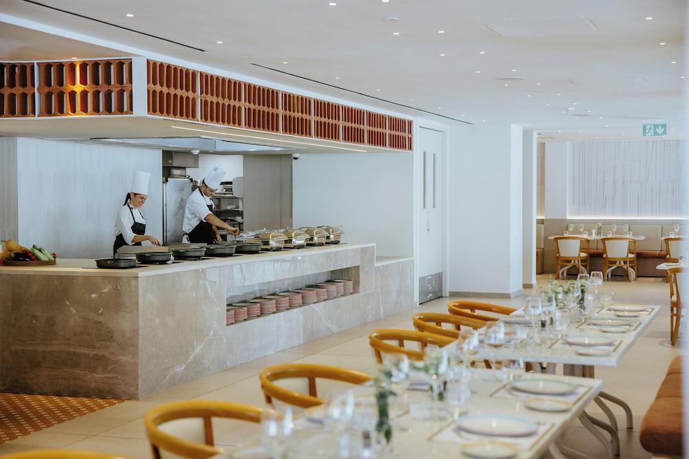 restaurant cafeteria