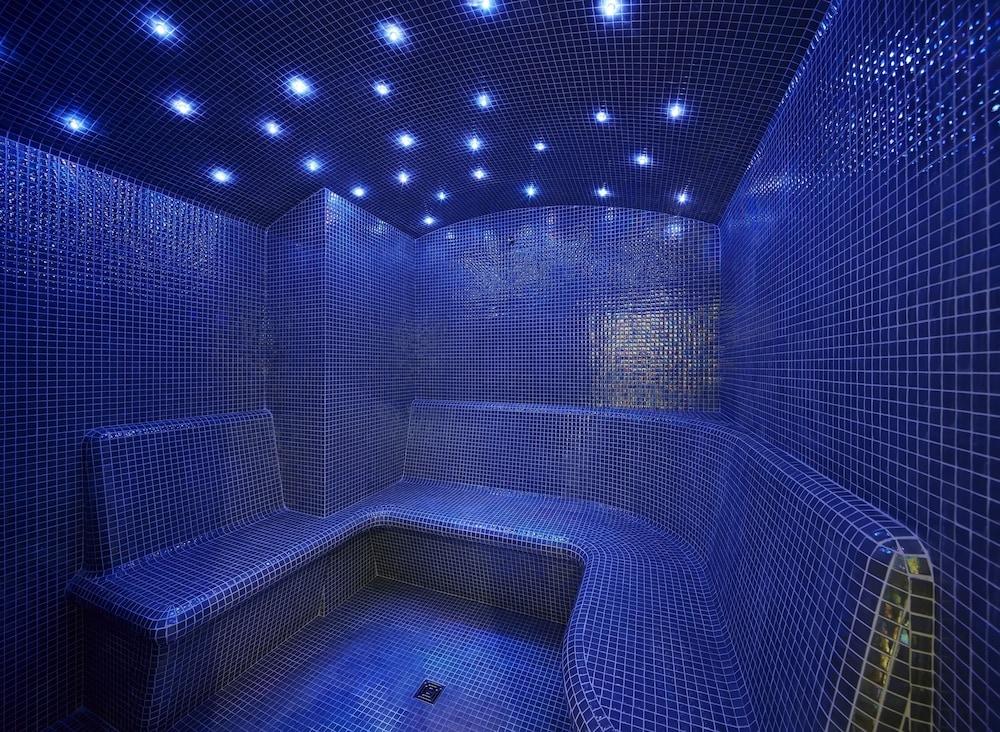 swimming pool spa