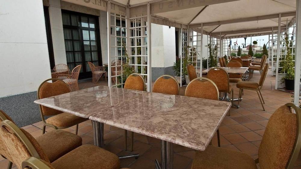 restaurant cafeteria