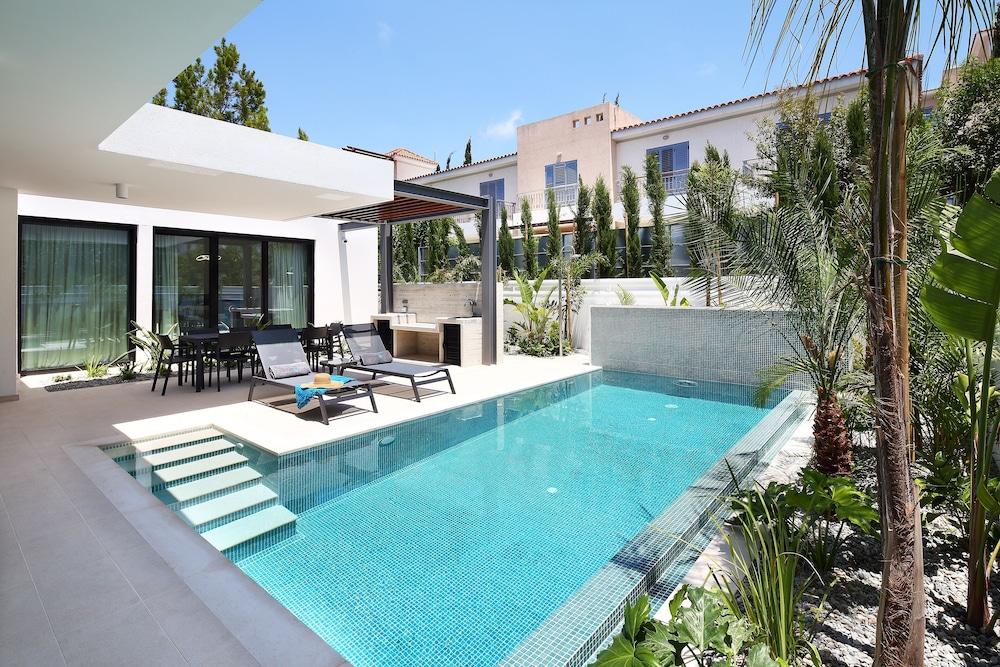 swimming pool spa