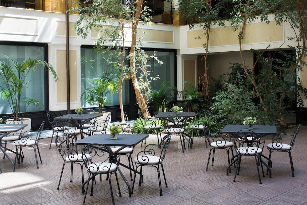 restaurant cafeteria