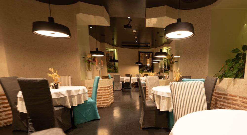 restaurant cafeteria