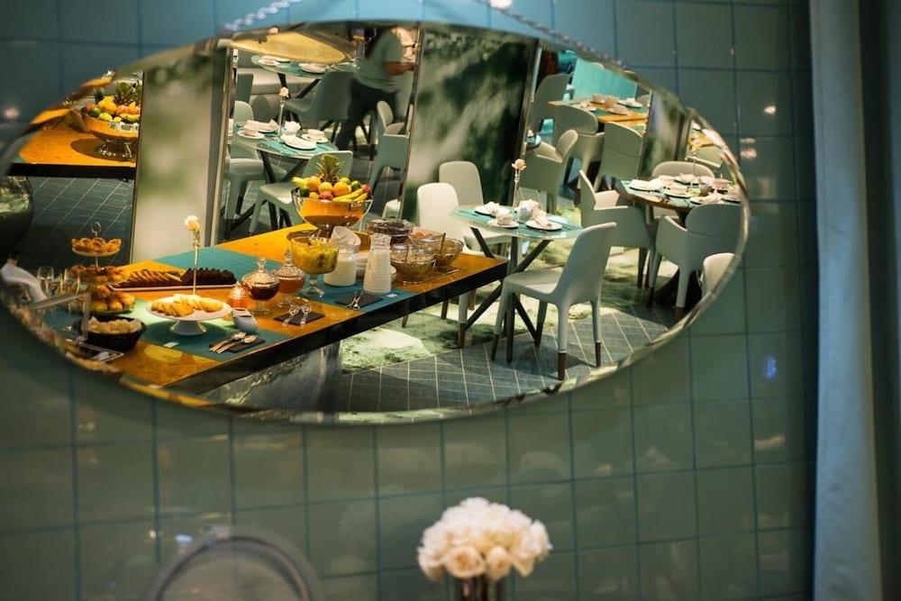 restaurant-cafeteria