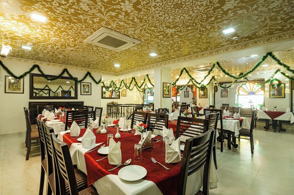 restaurant cafeteria