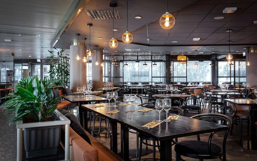 restaurant cafeteria