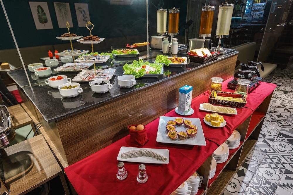 restaurant cafeteria