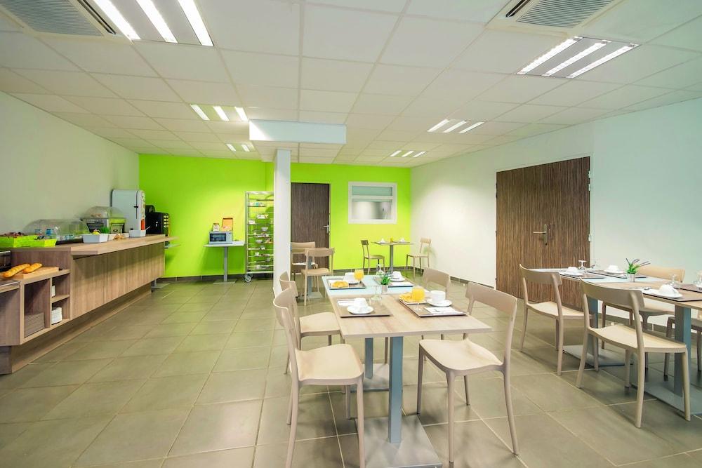 restaurant-cafeteria