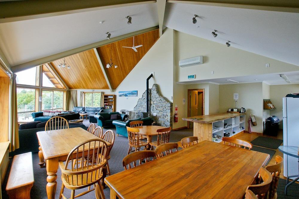 restaurant cafeteria