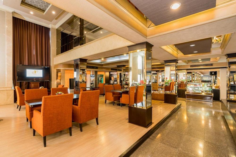restaurant cafeteria