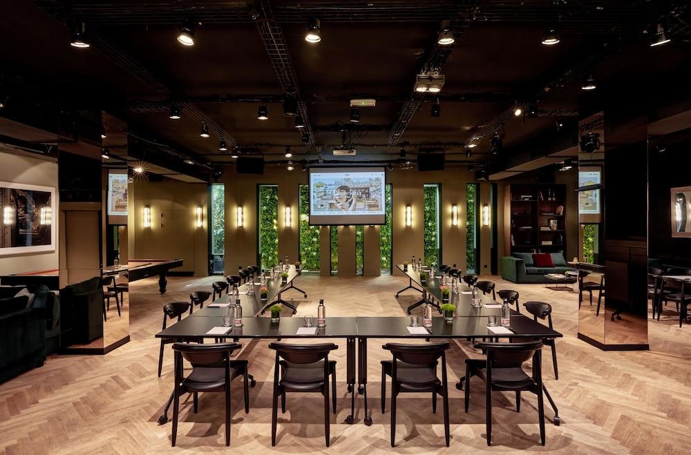 restaurant cafeteria