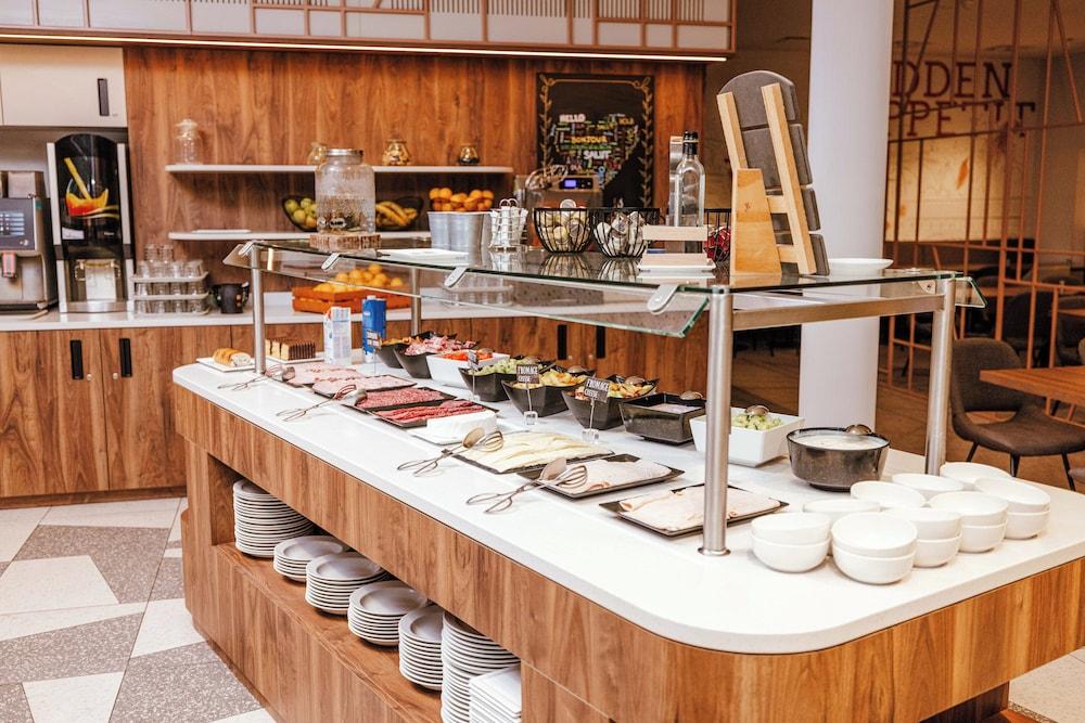 restaurant cafeteria