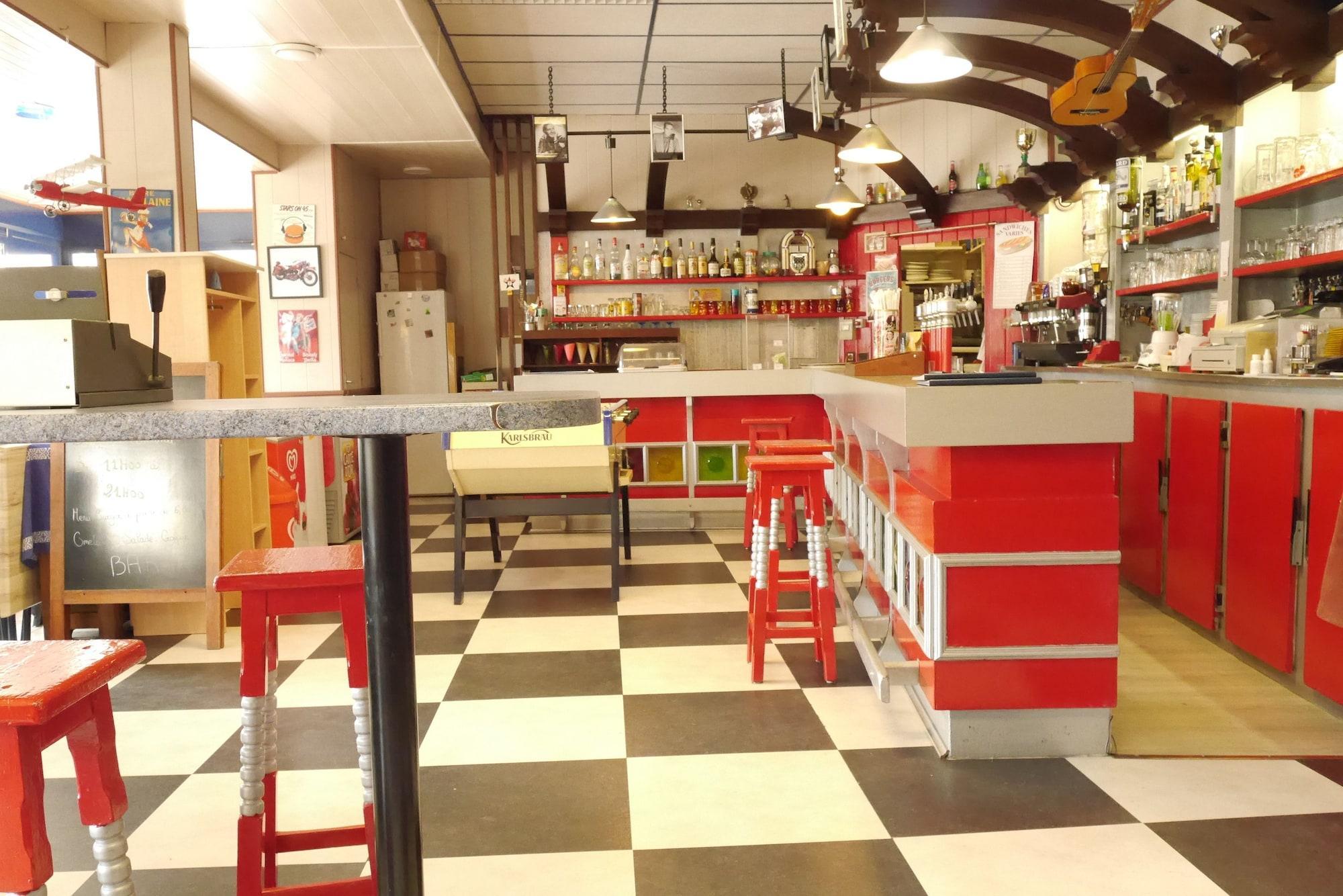 restaurant cafeteria