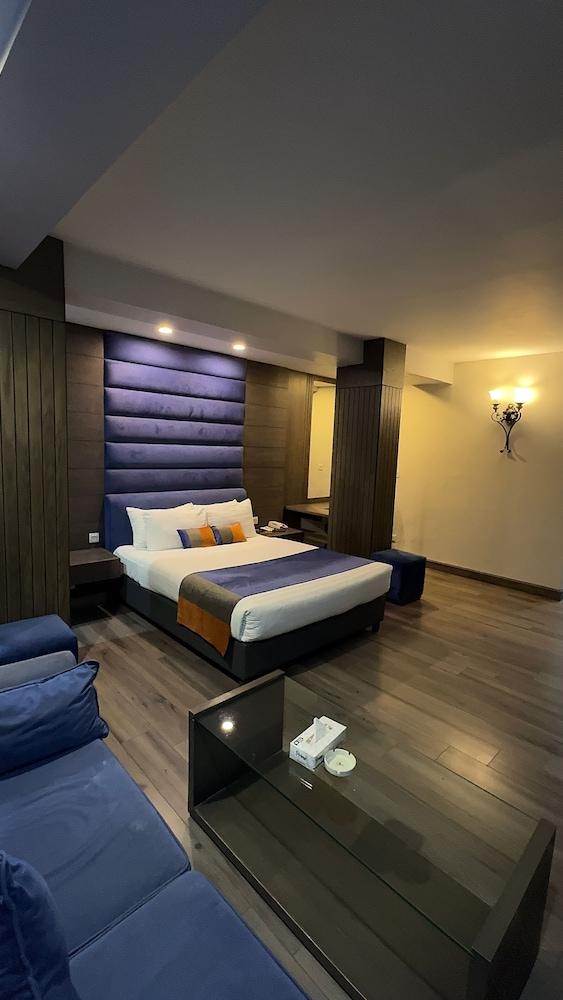 swimming pool spa