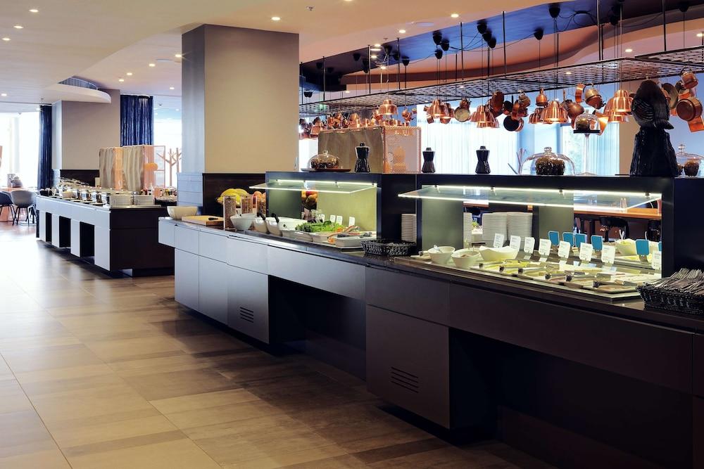 restaurant cafeteria