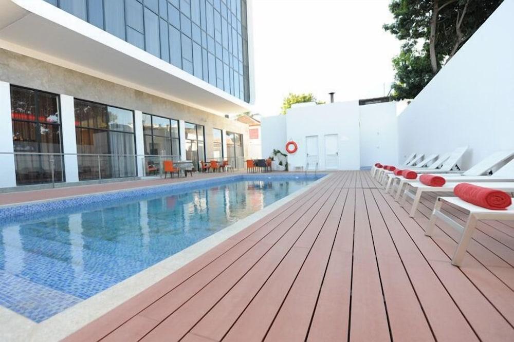swimming pool spa