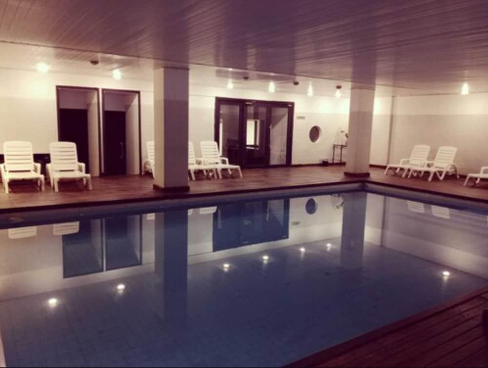 swimming pool spa