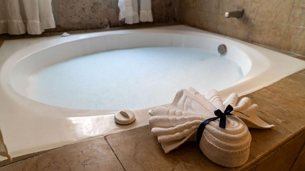 swimming pool spa