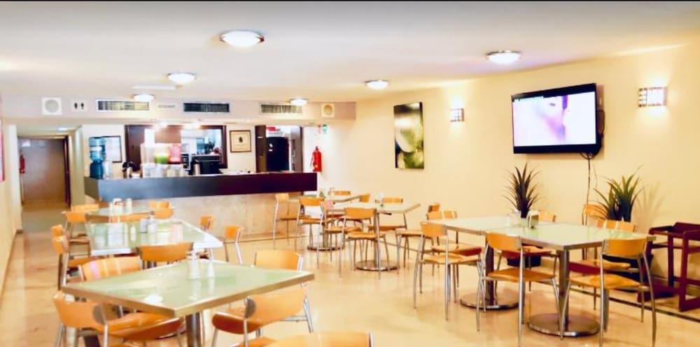 restaurant cafeteria