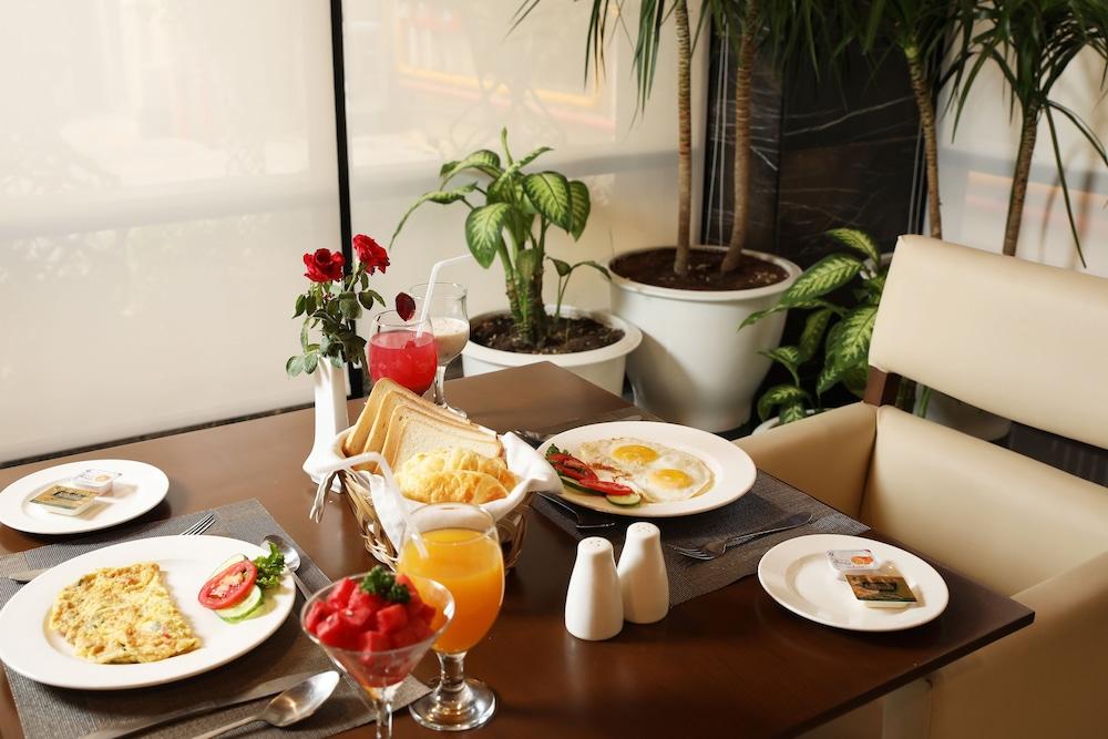 restaurant cafeteria