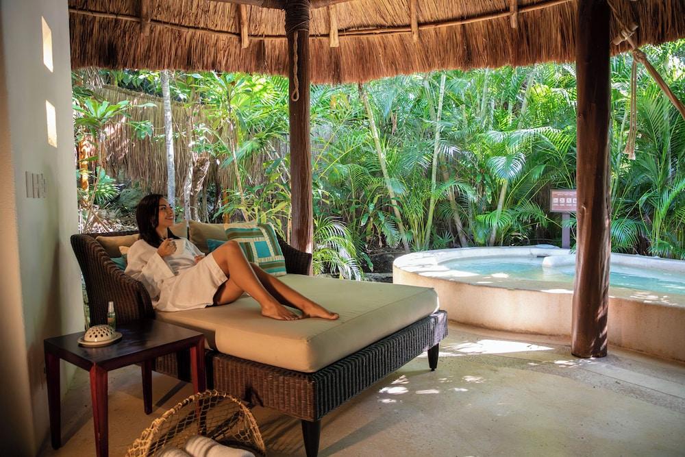 swimming pool spa