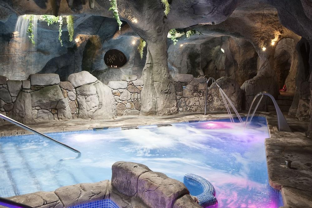 swimming pool spa