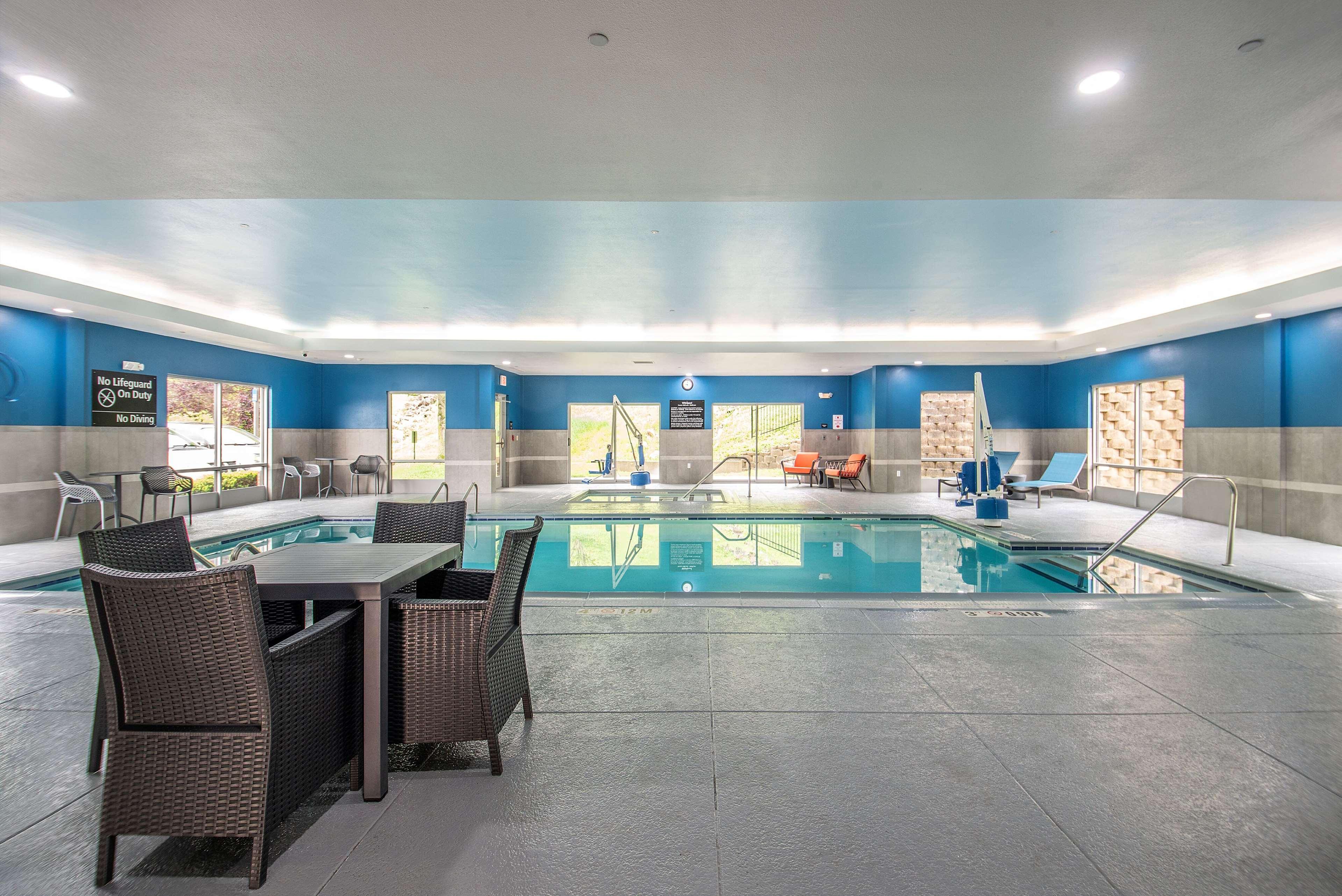 swimming pool spa
