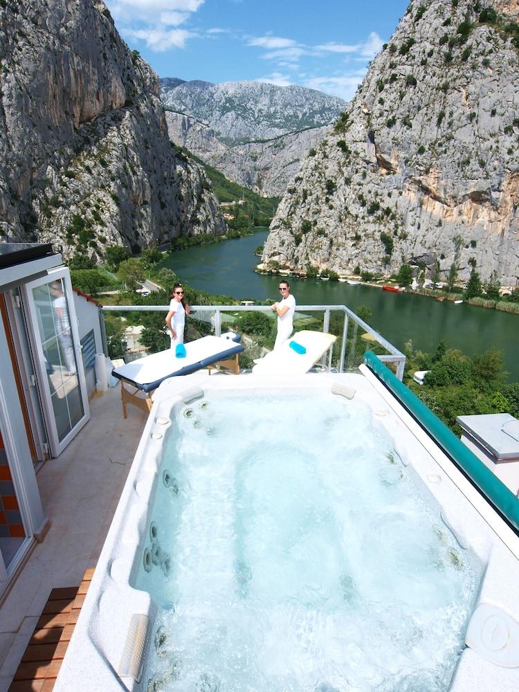 swimming pool spa