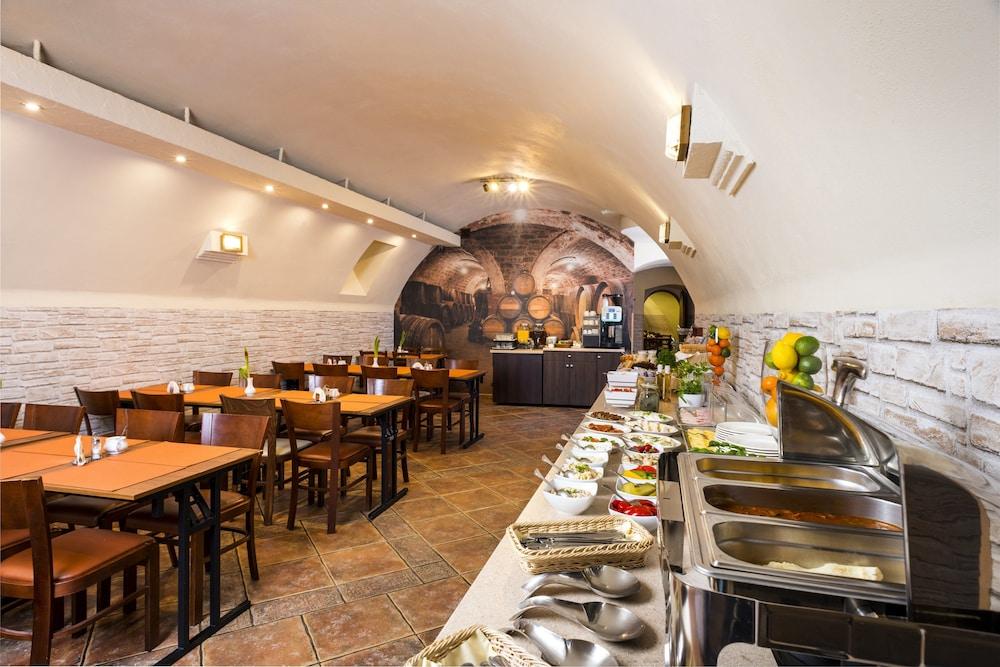 restaurant-cafeteria