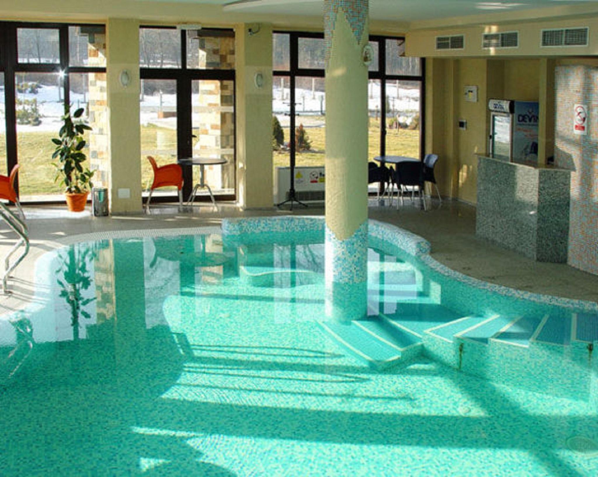swimming pool spa