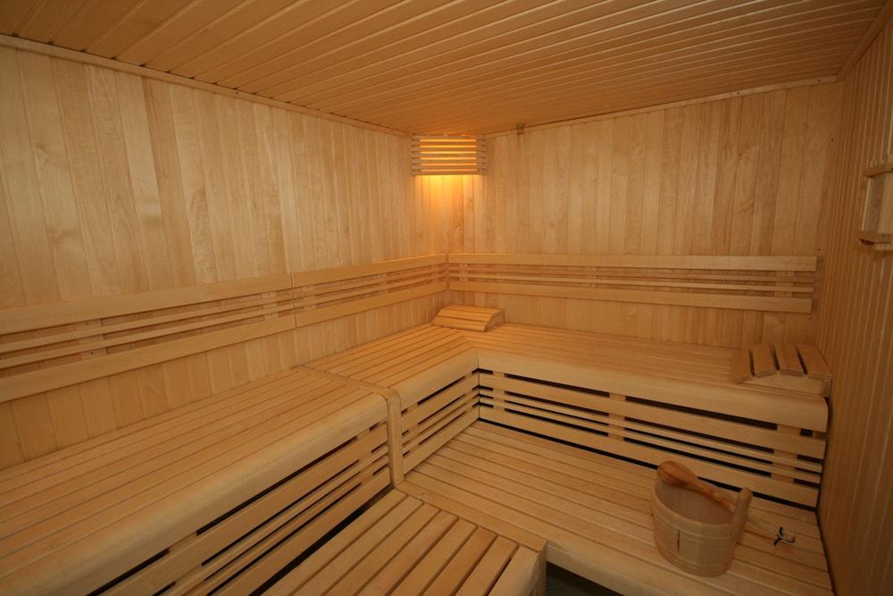 swimming pool spa