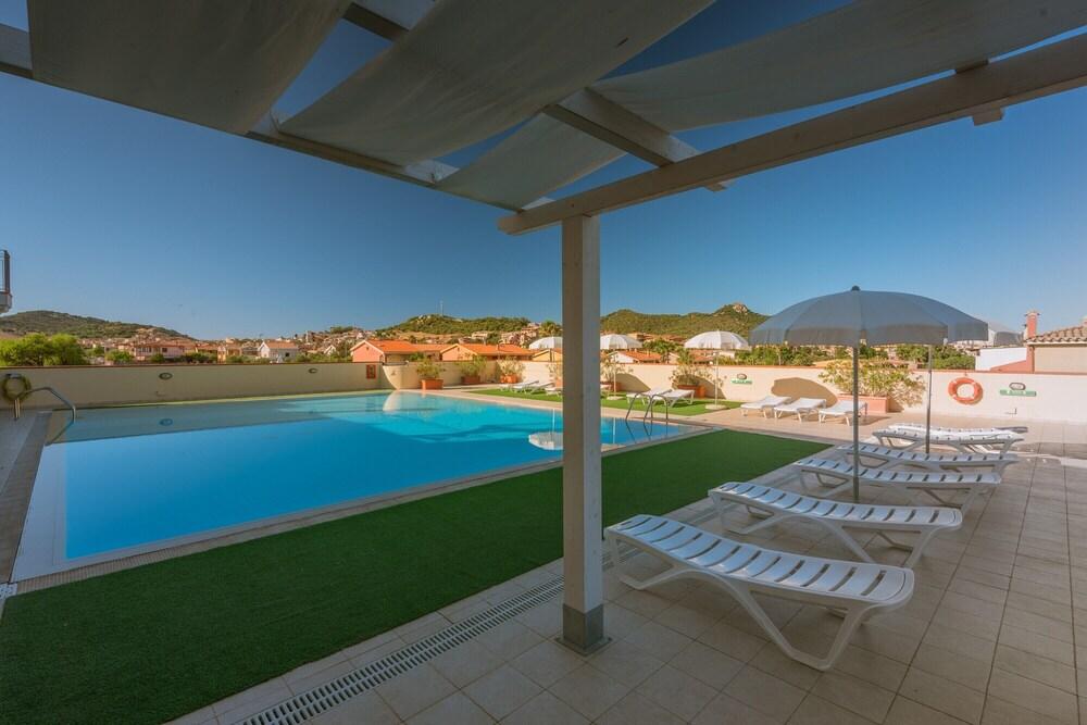 swimming pool spa
