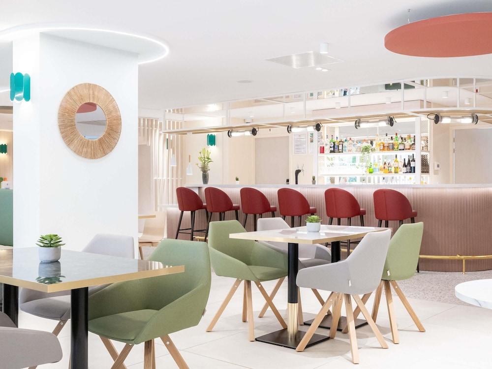 restaurant cafeteria