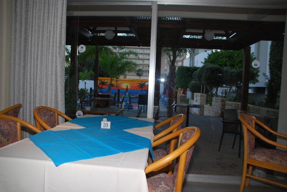 restaurant cafeteria