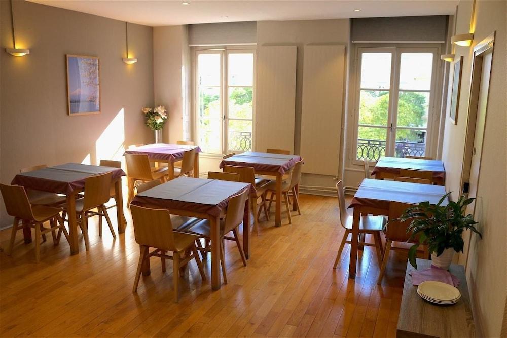 restaurant-cafeteria