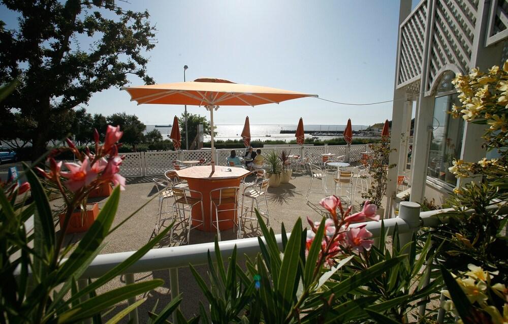 restaurant-cafeteria