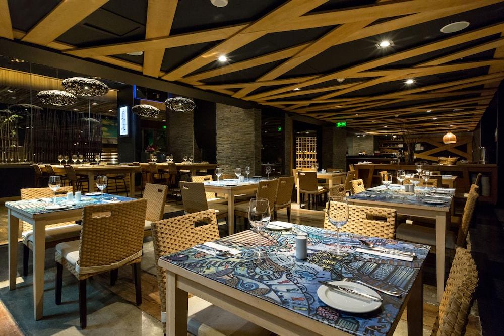 restaurant cafeteria