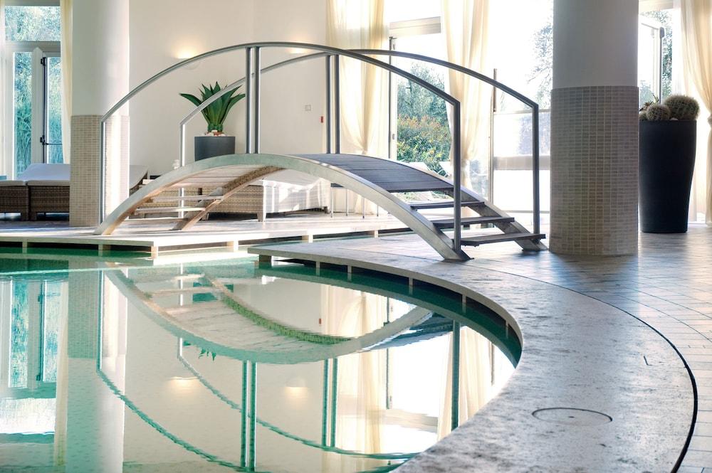 swimming pool spa