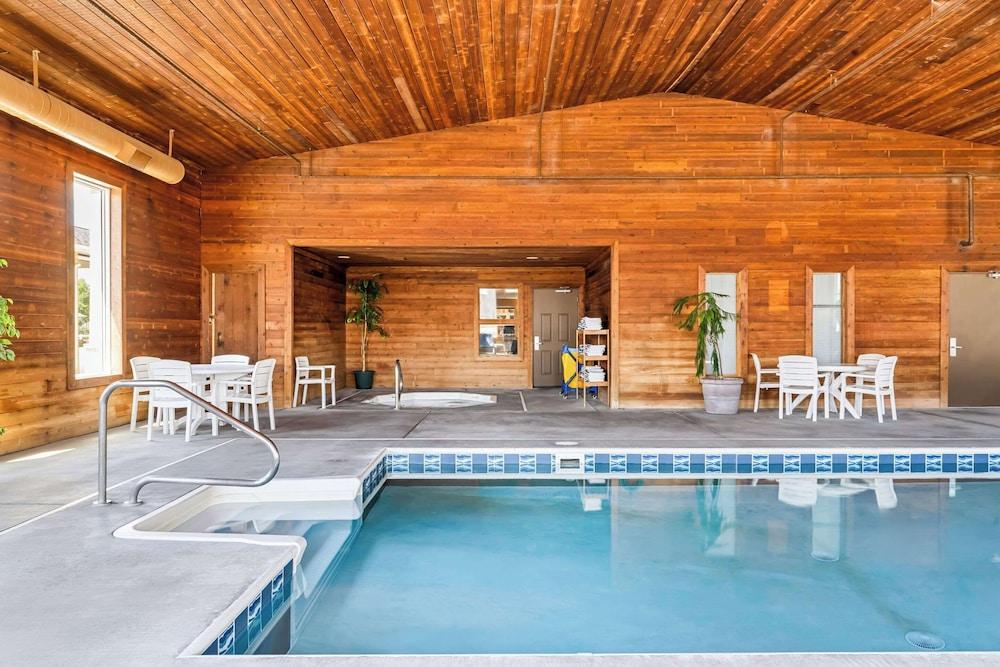 swimming pool spa