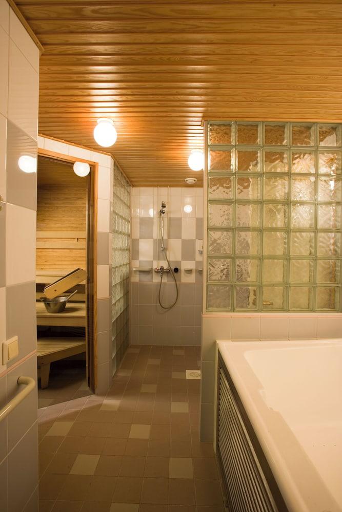 swimming pool spa