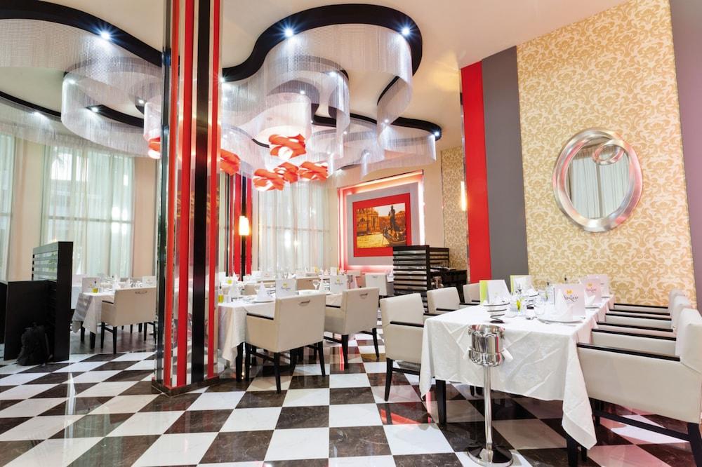 restaurant cafeteria