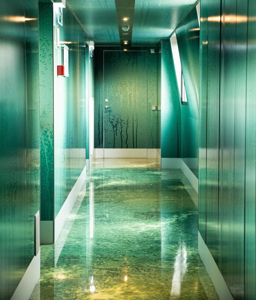 swimming pool spa