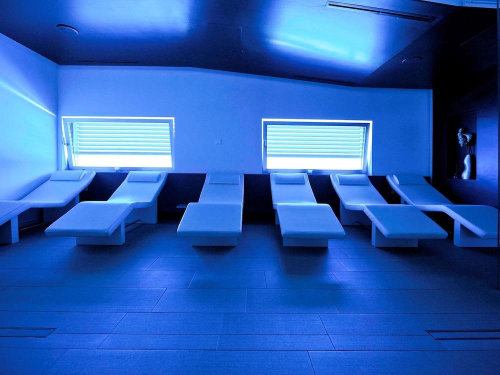 swimming pool spa