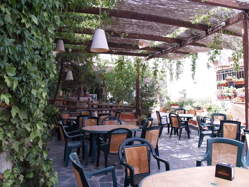 restaurant cafeteria