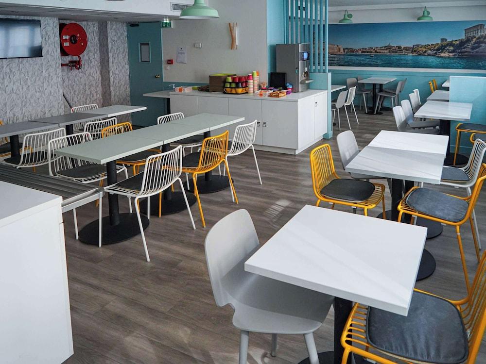 restaurant cafeteria