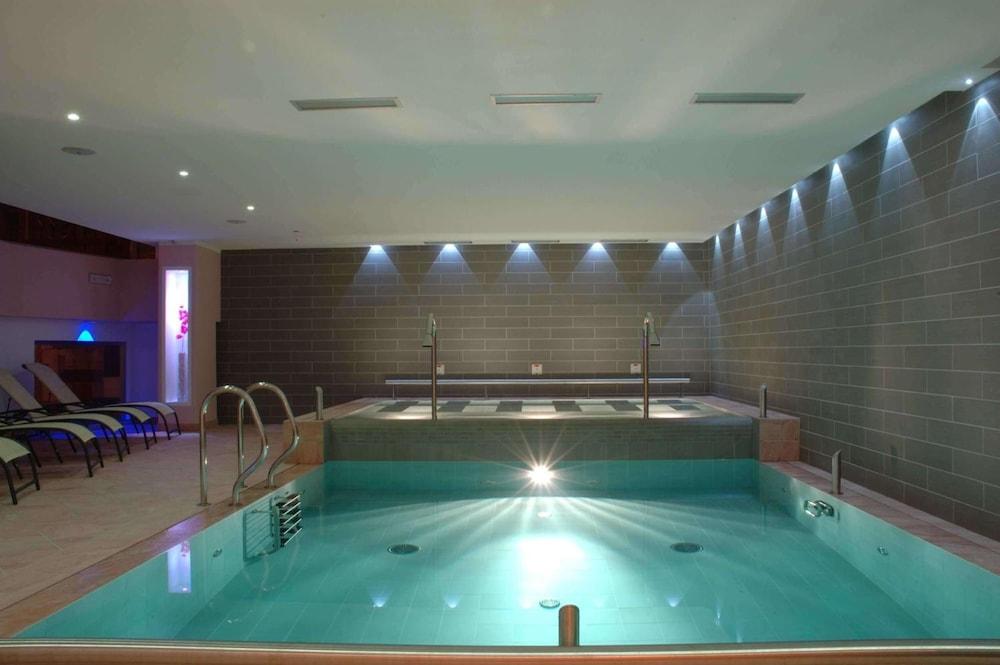 swimming pool spa