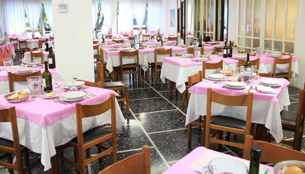 restaurant-cafeteria