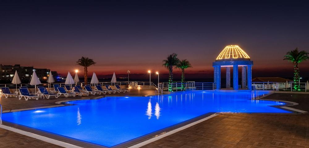 swimming pool spa