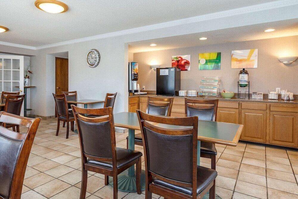 restaurant cafeteria